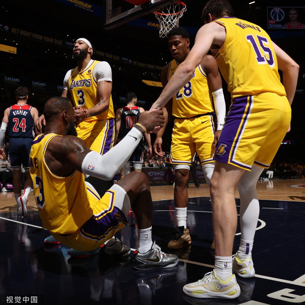 通过与当地 通过与当地