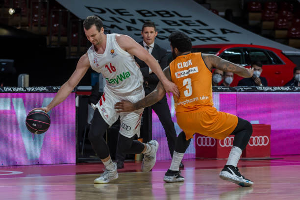 在与曼彻斯 在与曼彻斯